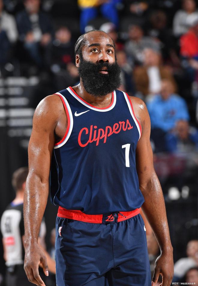 九游官网官方入口-哈利伯顿与雄鹿比赛中压哨三分点手腕