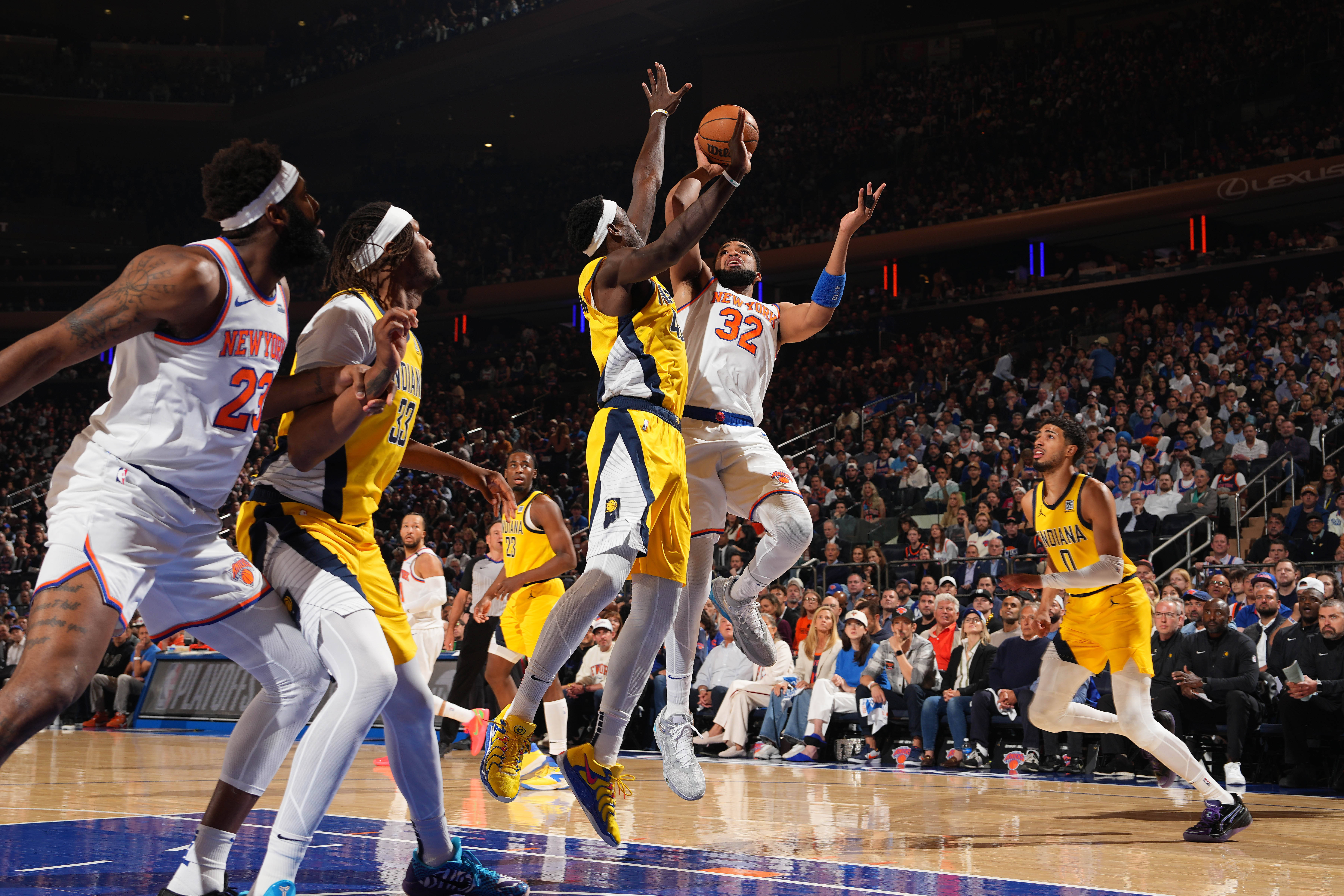 尼克斯队在主场胜出,挑战者无法阻挡球员