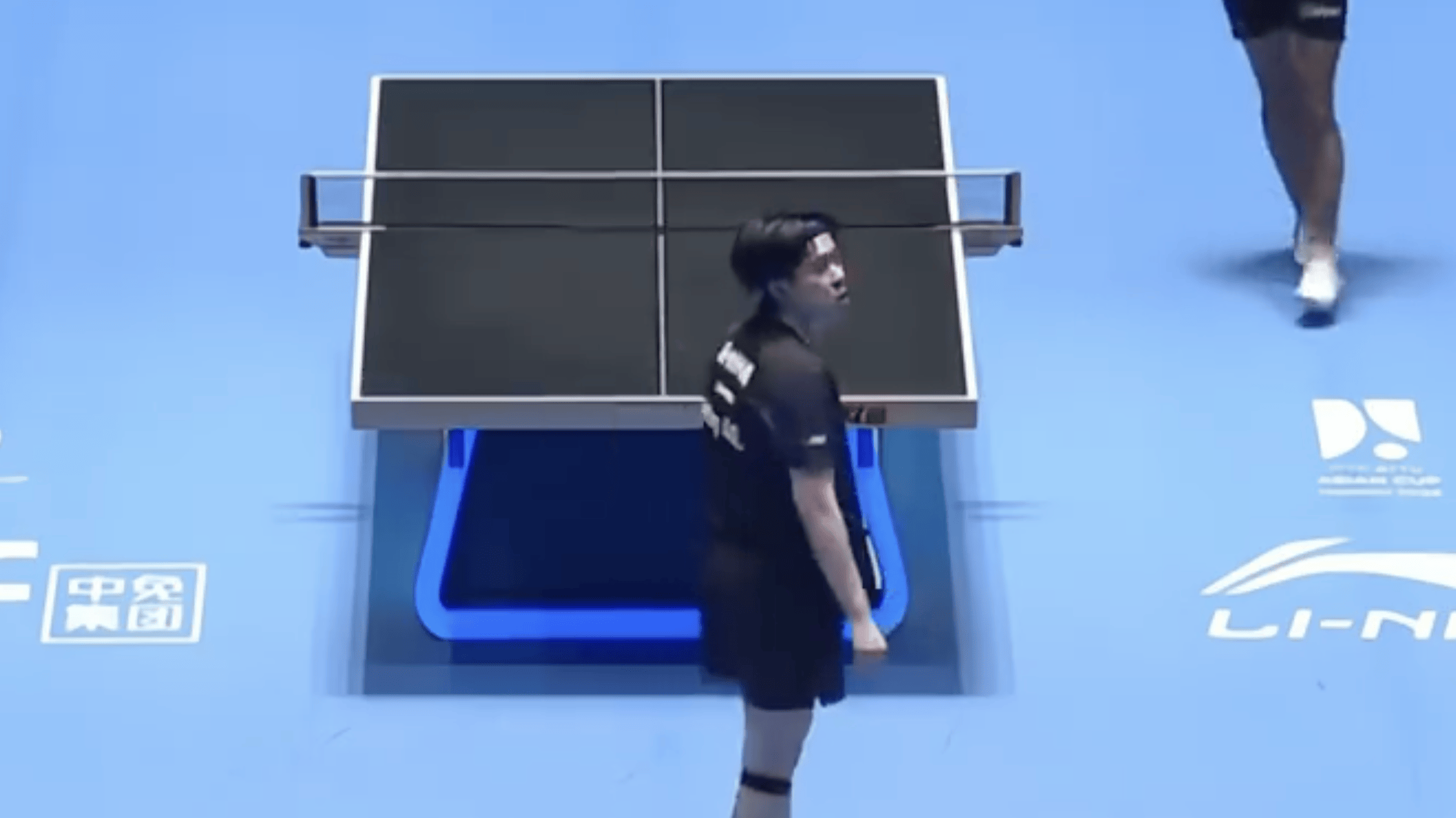 nba有一个人打比赛的时候眼珠子出来了