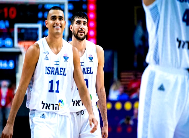 夺冠热门!这支球队打破所有困难英文