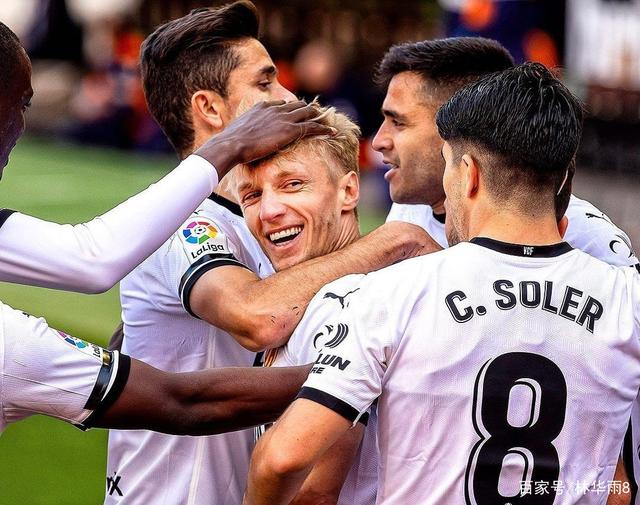 西班牙巴伦西亚遭百年来最强风暴袭击